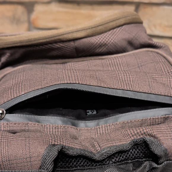 LOGIO Quilted Brown Backpack - Picture 6 of 7